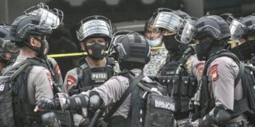 Istri Terduga Teroris Diamankan Densus 88 di Bandung