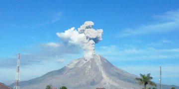 Gunung Sinabung Dua Kali Erupsi