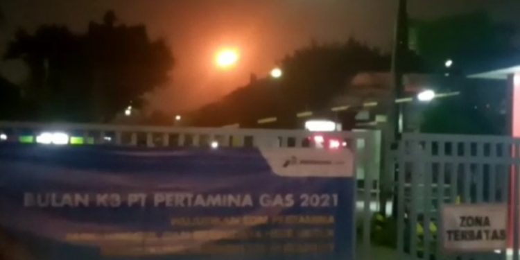 Heboh, Semburan Api Diduga dari Kilang Pertamina di Bekasi