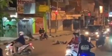 Viral, Remaja Ambruk Diduga Dibacok Gengster