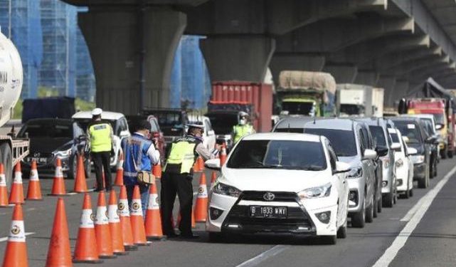 Ketahuan Mudik, Ratusan Kendaraan Diminta Putar Balik