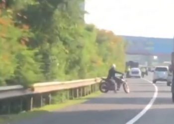 Viral, Pemotor Masuk Tol Jakarta Merak