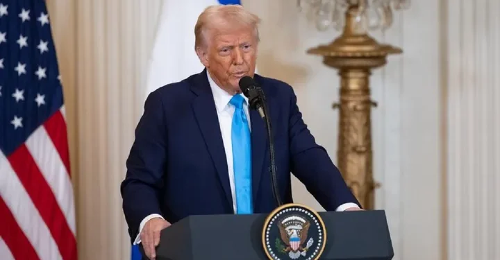 Trump Isyaratkan Tekanan ke Iran, Dorong Aksi Massa Ambil Alih Institusi Negara