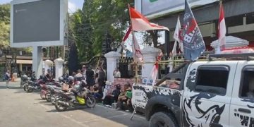 Polisi Perketat Pengamanan Aksi Warga Pati di Depan Gedung DPR/MPR
